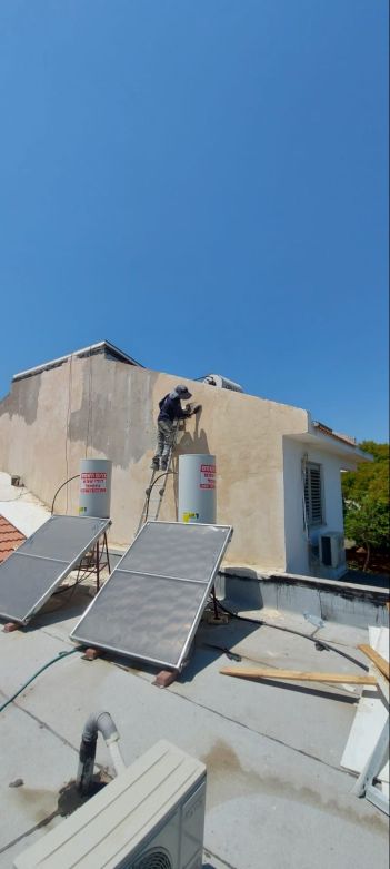 עבודה על קיר חיצוני של בית פרטי